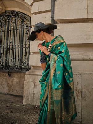 Green Silk Blend Saree With Blouse Piece