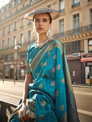 Green Silk Blend Saree With Blouse Piece