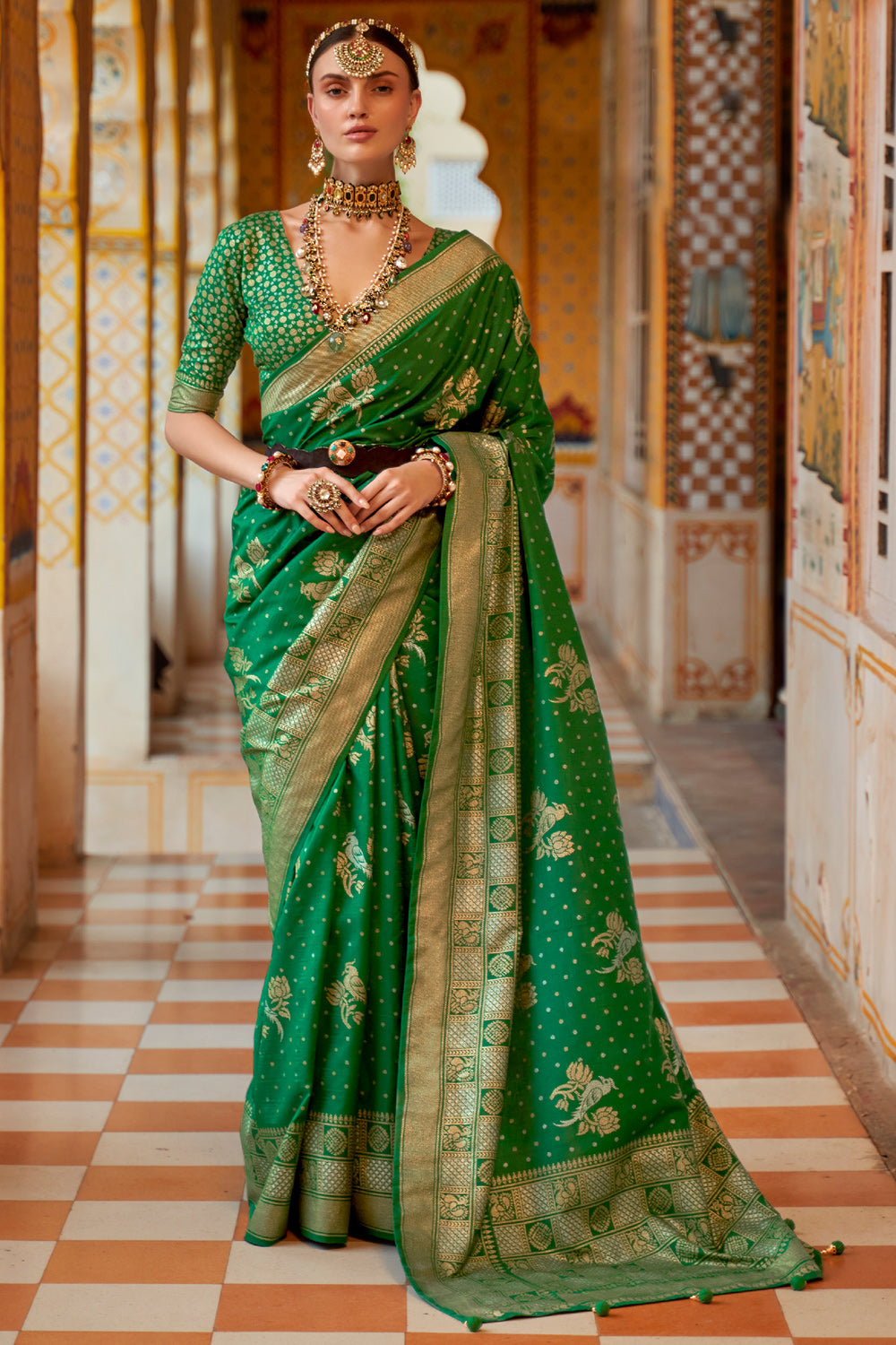 Buy Dark Green Banarasi Silk Engagement Classic Saree for Women Online @  Tata CLiQ Luxury