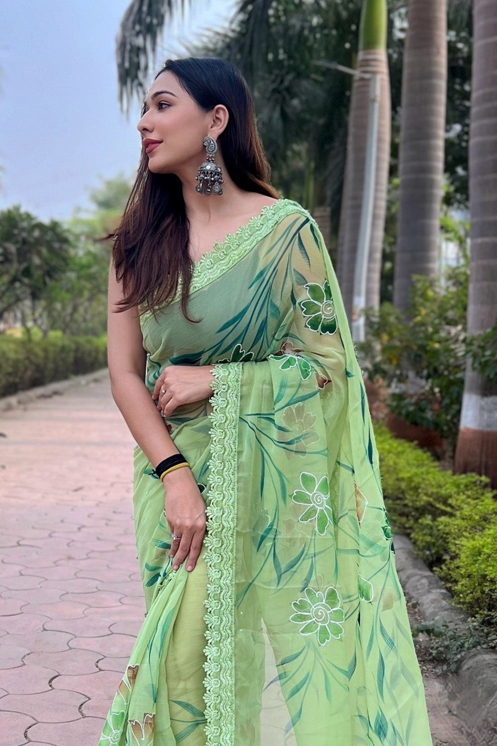 CHARUKRITI Green Handwoven Saree With Blouse