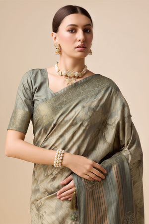 Green Silk Saree With Blouse Piece