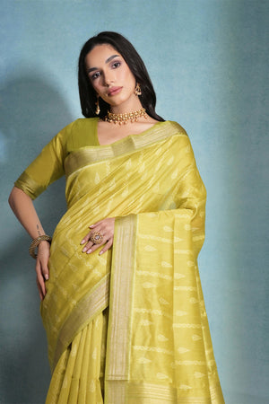 Green Silk Blend Saree With Blouse Piece