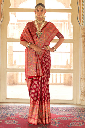 Captivating Red banarasi Saree Look For Weddings