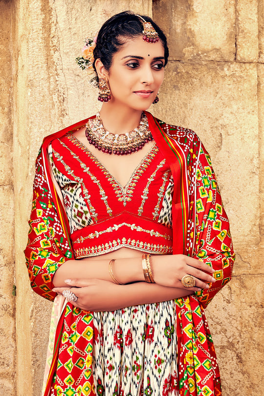 Buy Designer White Bollywood Lehenga Choli Chain Stitch Work Lehenga Choli  Party Wear Lehenga Indian Pakistani Bridesmaid Lehenga Wedding Dress Online  in India - Etsy