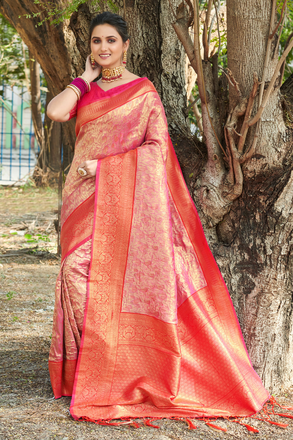 Beautiful Red Woven Banarasi Silk Saree – Zari Banaras