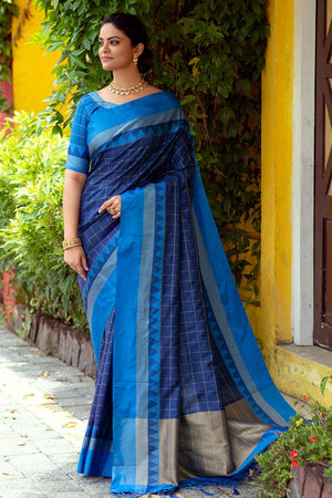 Buy Silk Sarees Online at Best Price in India | Karagiri