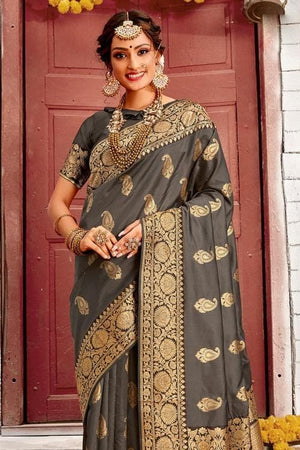 BICHI Womens Banarasi Silk Saree With Blouse Perfect For Every Occasio  Women's Banarasi Soft Silk Saree With Unstitched Blouse Piece (Coffe),  Brown : : Fashion