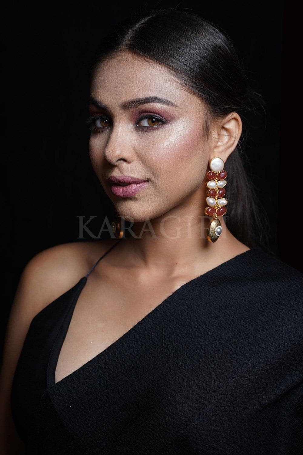 Buy Gold Earrings, Red Lipstick with Black Sarees Scrapbook Look by Kiara