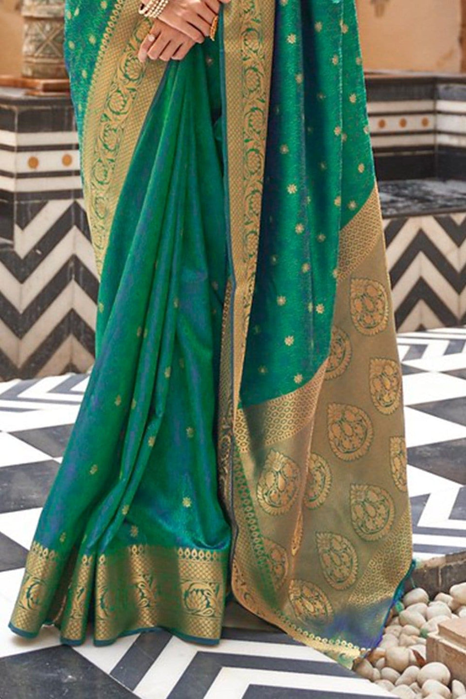 Buy the amazing Castleton Green Kanjivaram Saree online-KARAGIRI – Karagiri