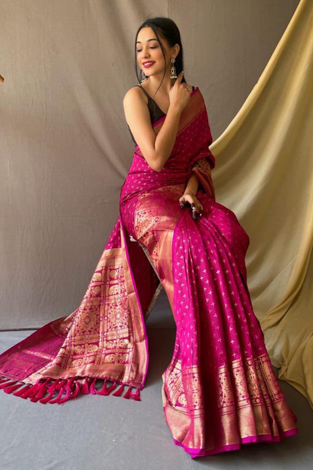 Buy Ruby Pink Bel Buti Patterned Saree Online in the UK @Mohey - Saree for  Women