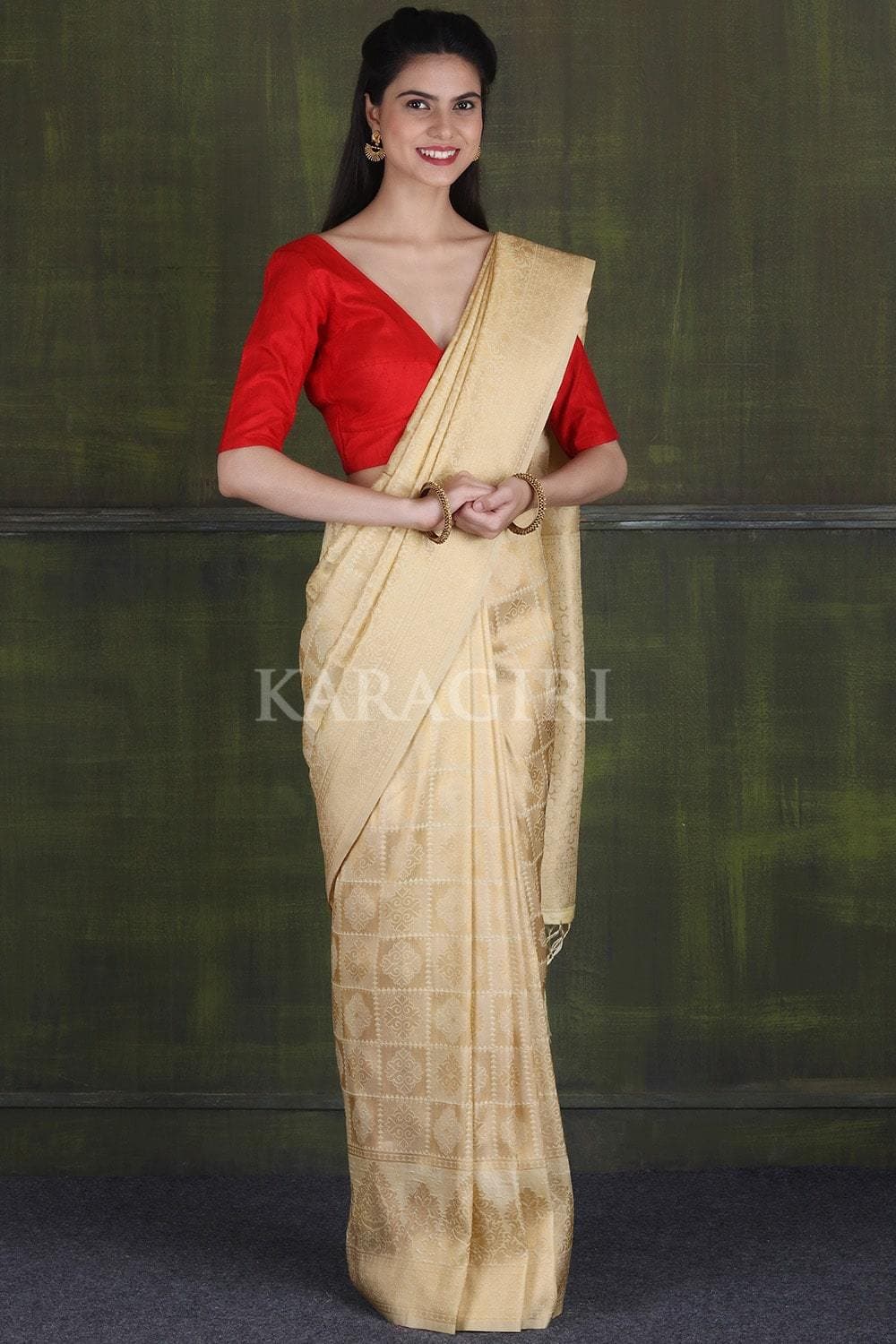 Buy The Elegant White Gold Kanjivaram Saree Online Karagiri 