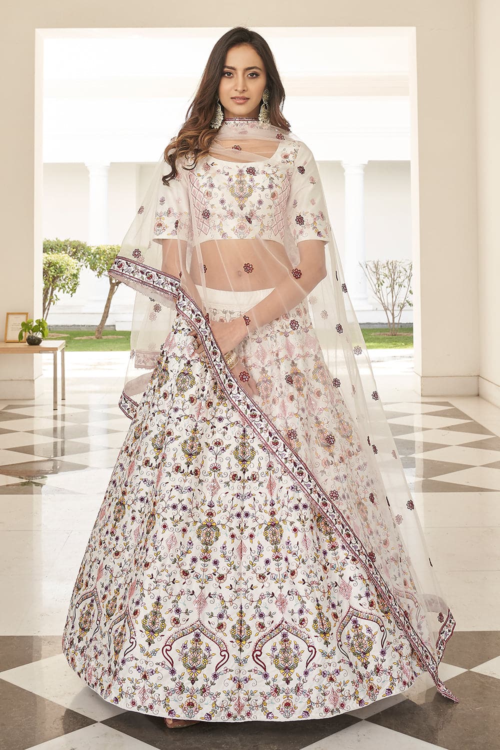 Tamannaah Bhatia makes jaws drop, steals the show in a golden pearl-embellished  lehenga | Entertainment News - News9live