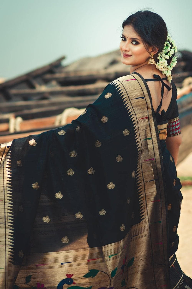 Buy the amazing Sable Black Paithani saree online-KARAGIRI – Karagiri