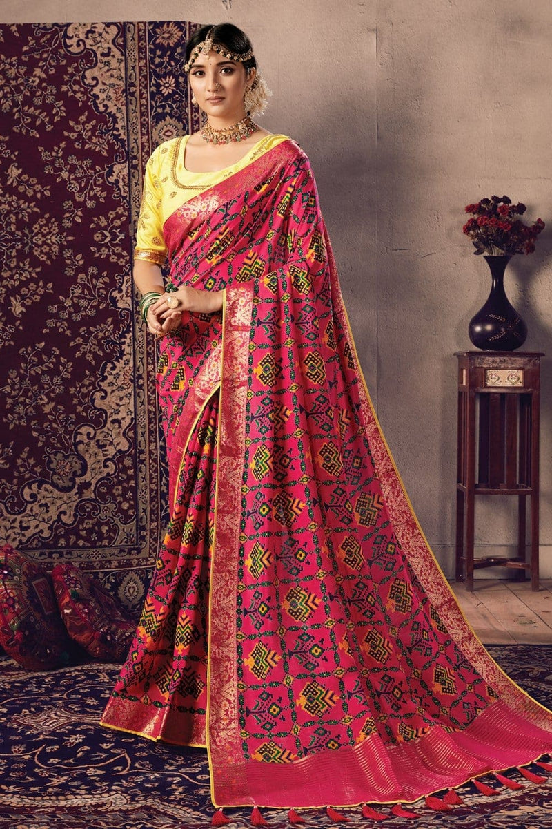 Buy Gorgeous deep pink woven patola saree online at best price - Karagiri