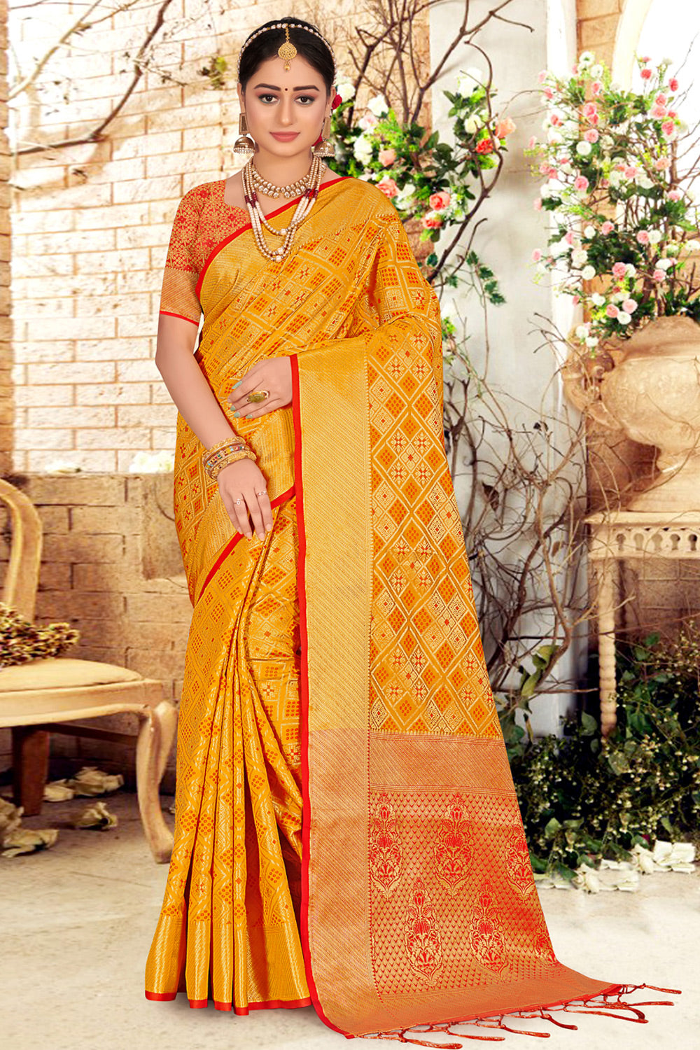 Buy Lyuson Women Yellow Woven, Checkered Jacquard, Pure Silk Patola Saree  Online at Best Prices in India - JioMart.